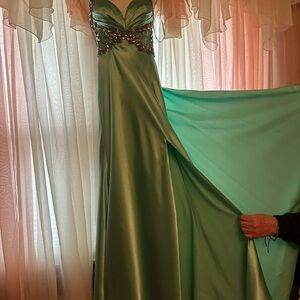 Elegant Green Evening Gown